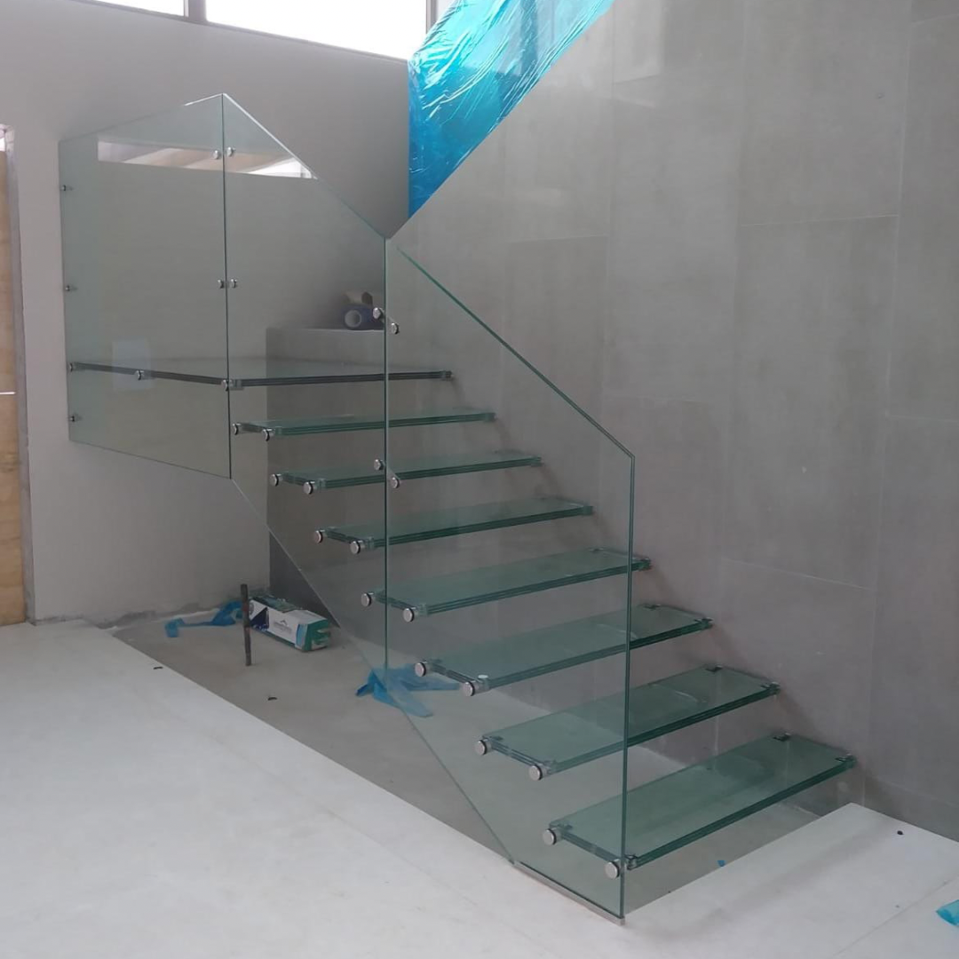 Vidrio y Acero Inoxidable